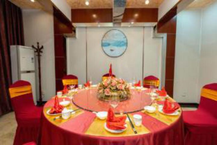 Dining 5 of 23