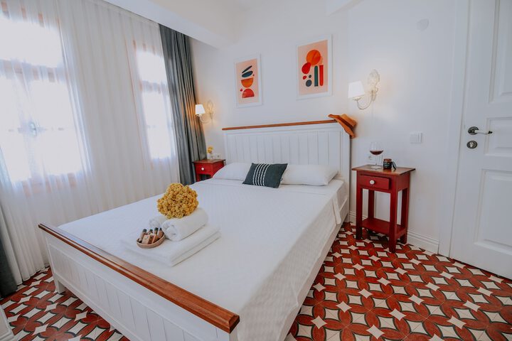 Room 4 of 33