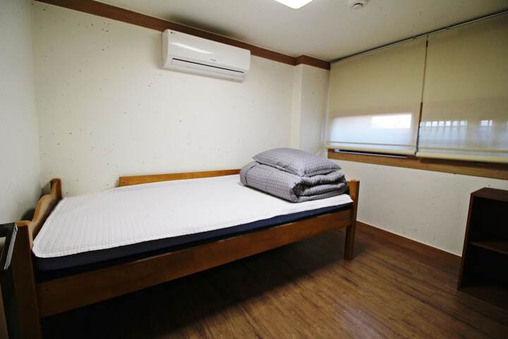 Room 14 of 90