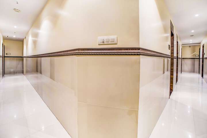 FabHotel Adlon International
