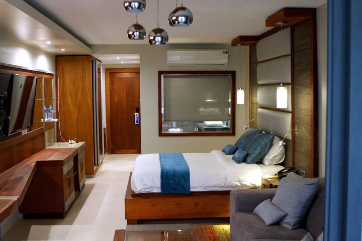 Room 4 of 117