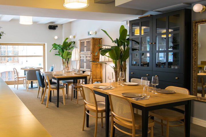 Dining 47 of 77
