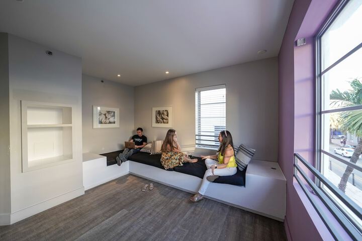 Room 34 of 118