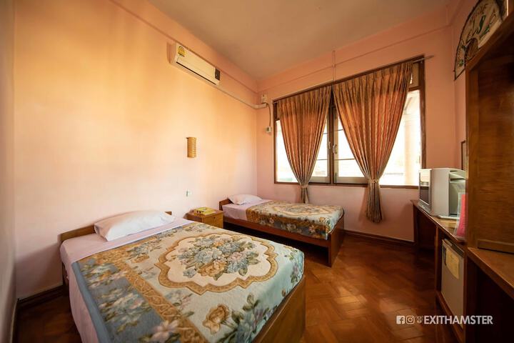 Room 12 of 28