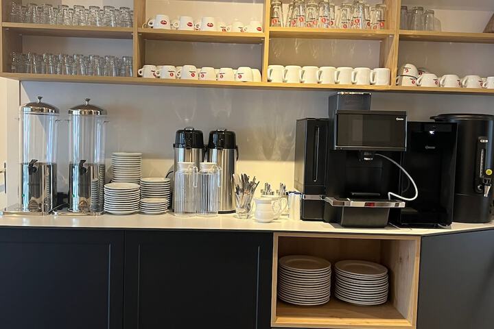 Breakfast/Coffee Service 4 of 6