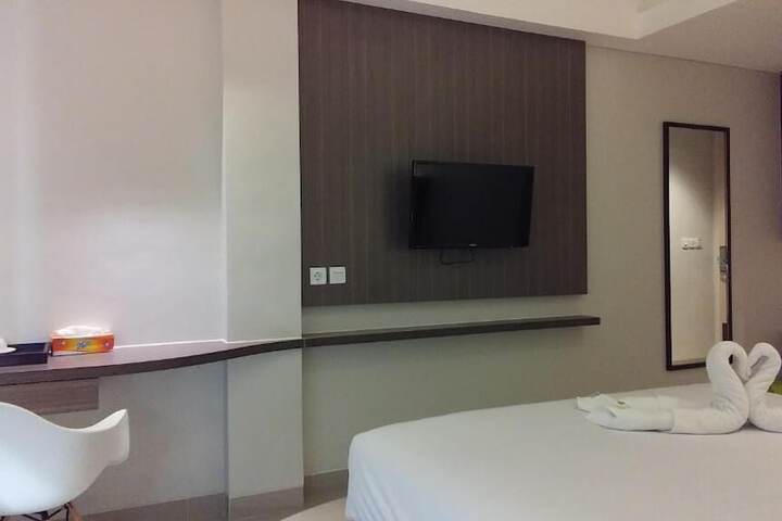 Room 13 of 77