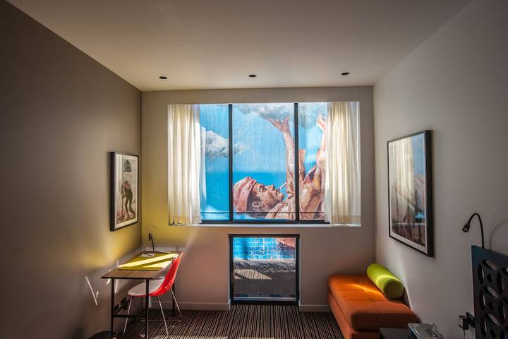 Room 12 of 61