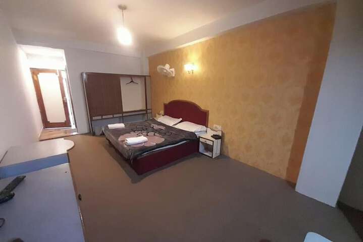 Room 4 of 23