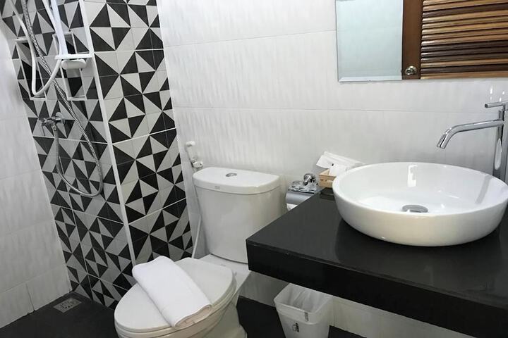 Room 17 of 28