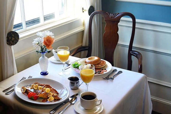 Breakfast/Coffee Service 25 of 34