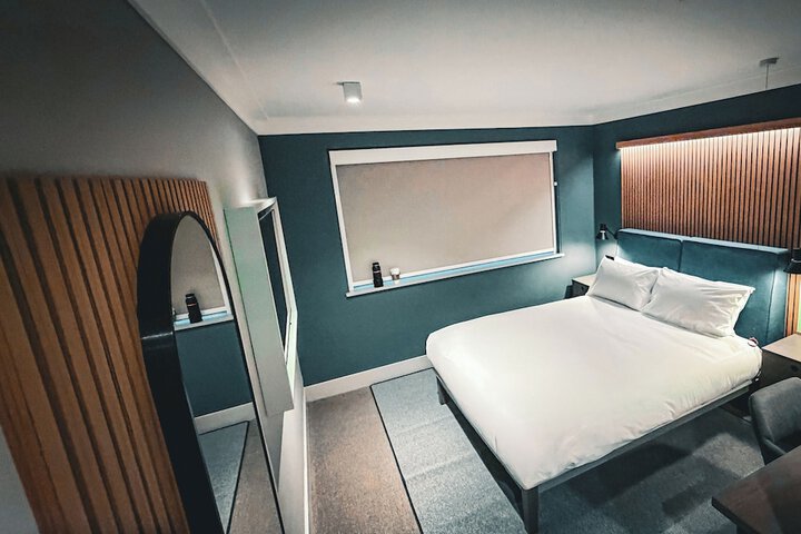 Room 4 of 42