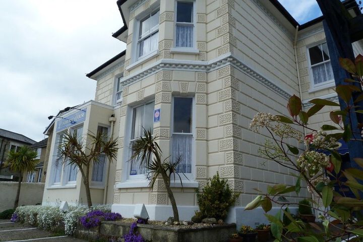 LYNDHURST HOUSE