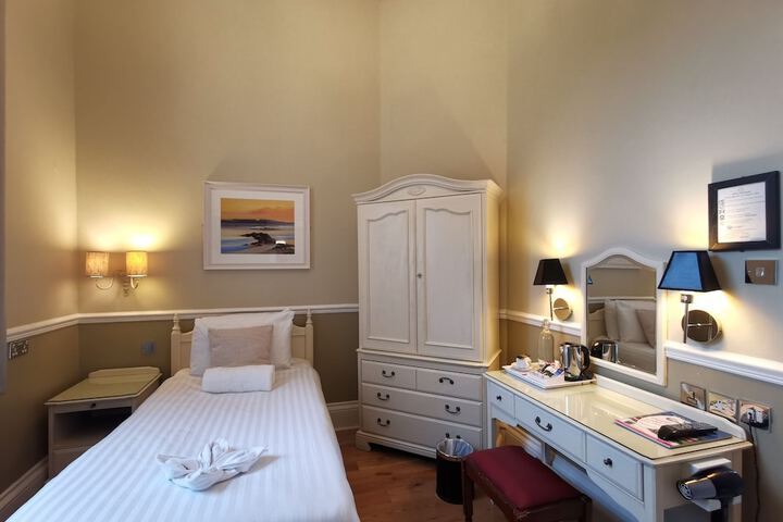 Room 36 of 74
