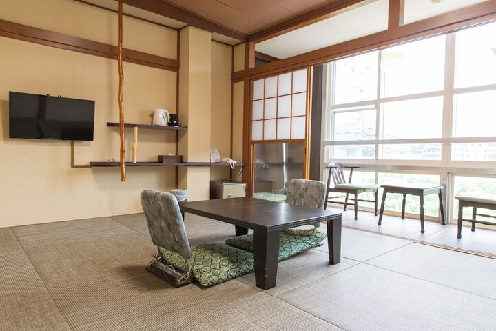 Room 14 of 40