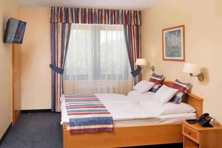 Room 25 of 63
