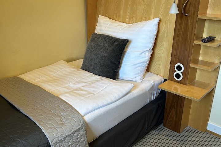 Room 8 of 32