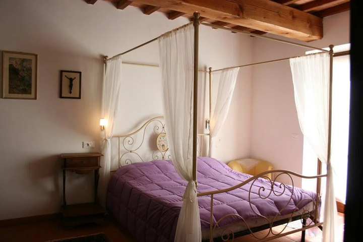 Room 6 of 16