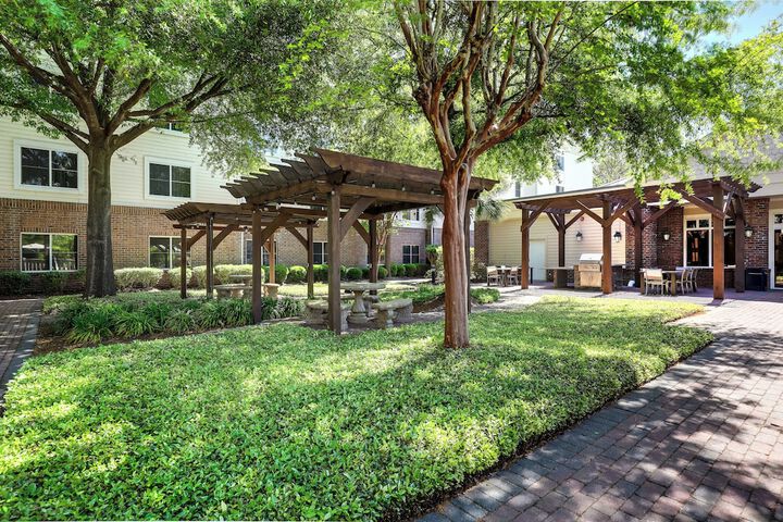 Hotel Exterior 61 of 77