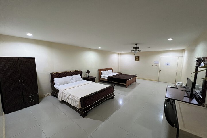 Room 14 of 28