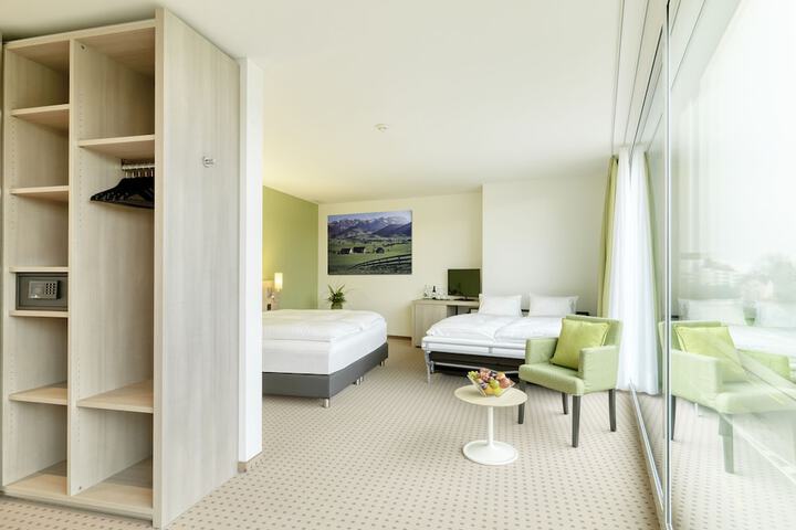 Room 7 of 25