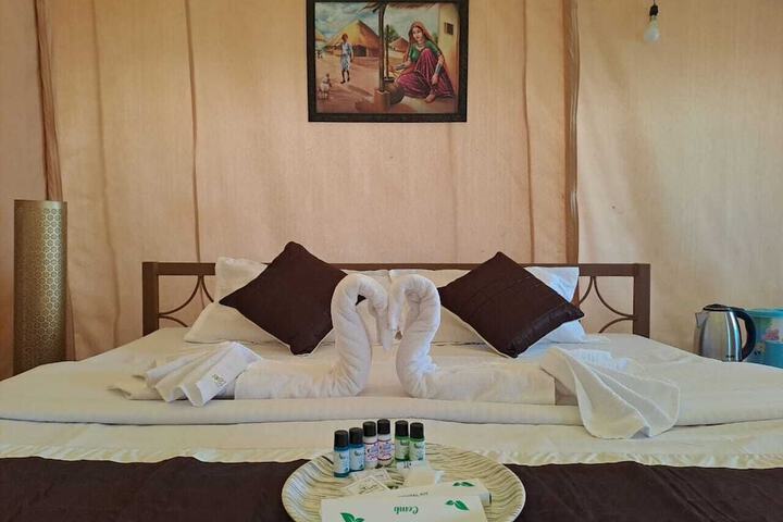 Room 2 of 9