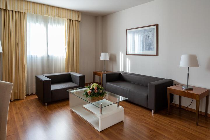 Room 4 of 94
