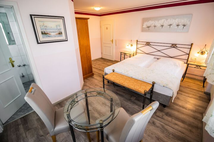 Room 4 of 48