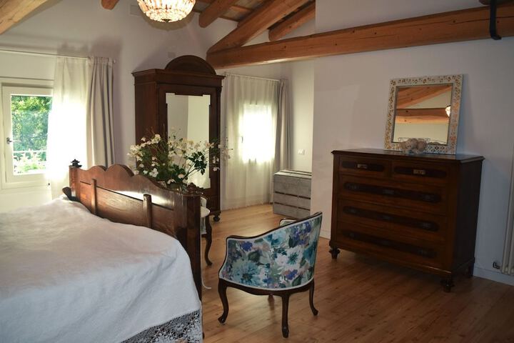 Room 4 of 42