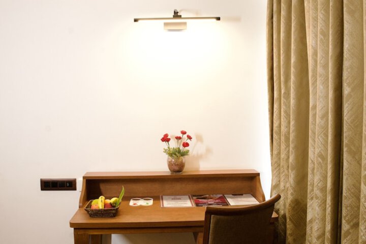 Room 16 of 40