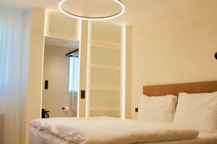 Room 3 of 41