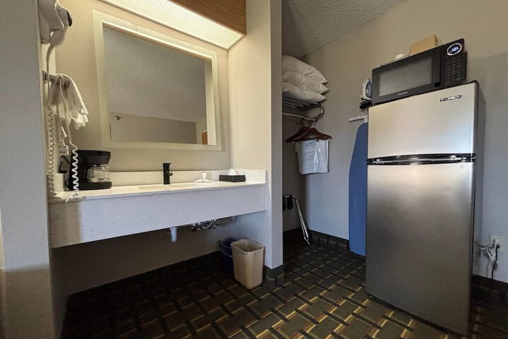 Room 18 of 24