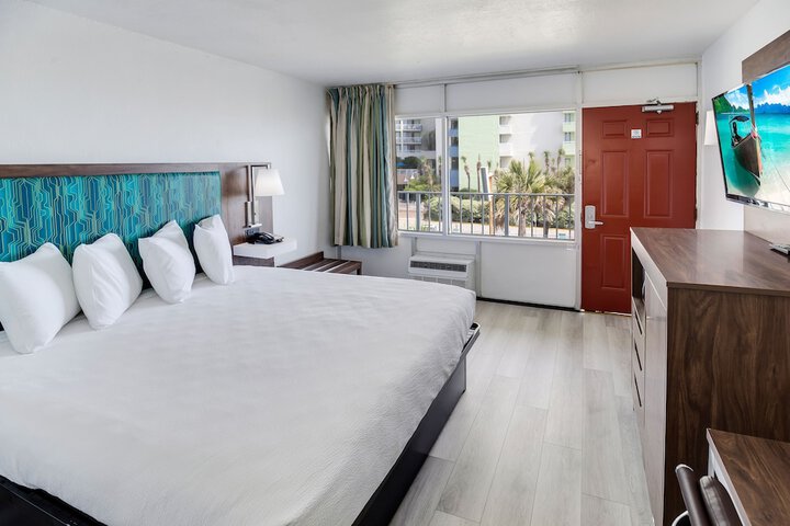 Standard Single Room 1 King Bed Newly Remodeled (1 of 5)