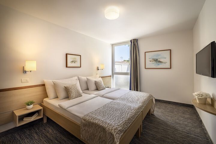 Room 4 of 58