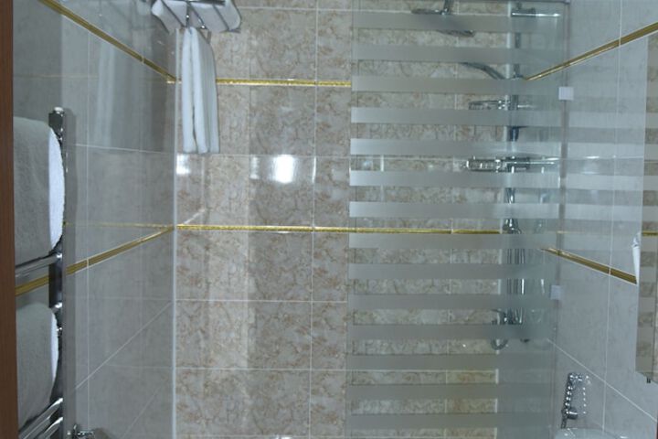 Room 15 of 21