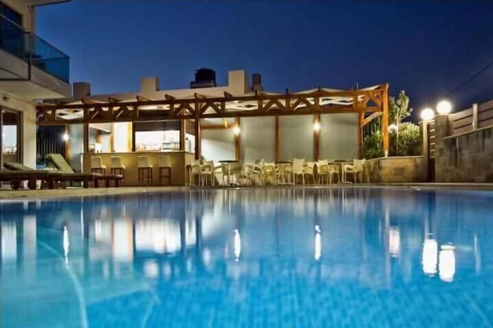 Pool 17 of 28