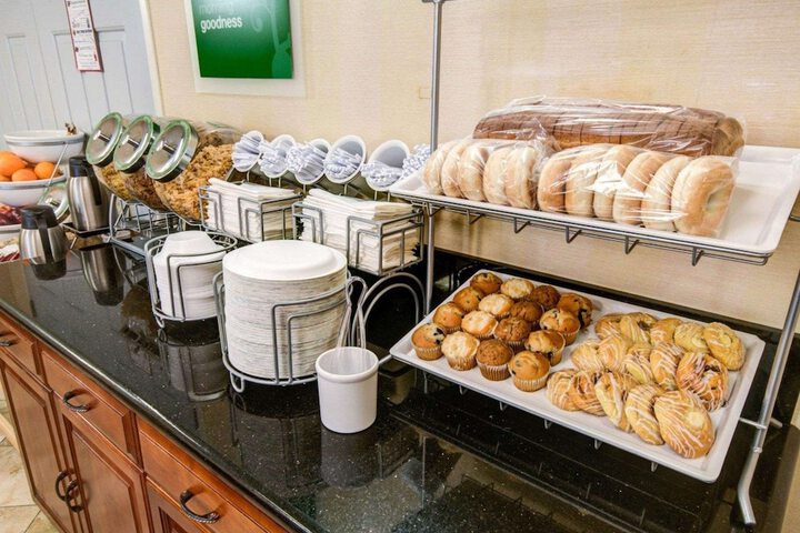 Breakfast/Coffee Service 32 of 38