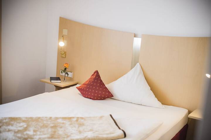 Room 5 of 28