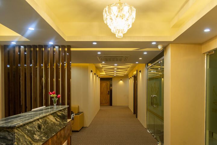 Ballroom/Hall 36 of 39