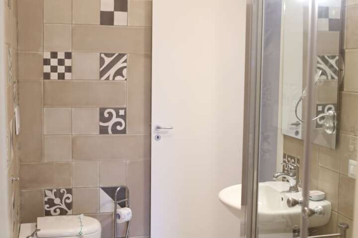 Room 17 of 36