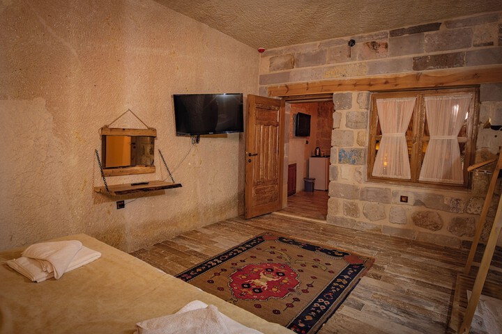 Room 3 of 78