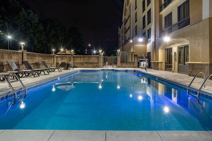 Hotel Pool