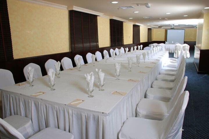 Ballroom/Hall 15 of 16