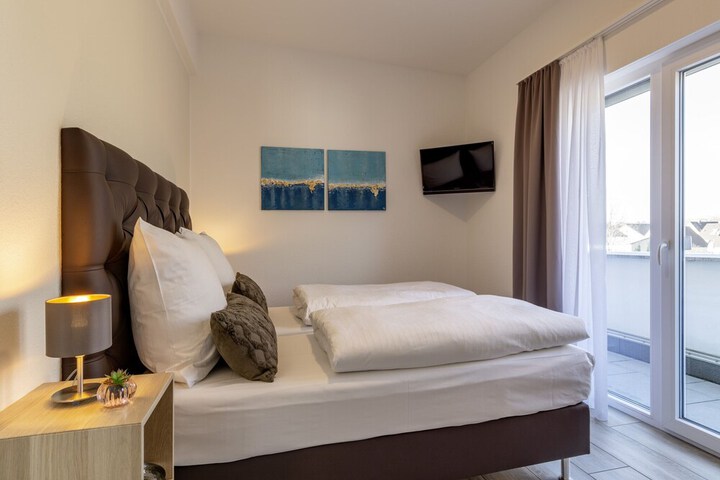 Room 4 of 38
