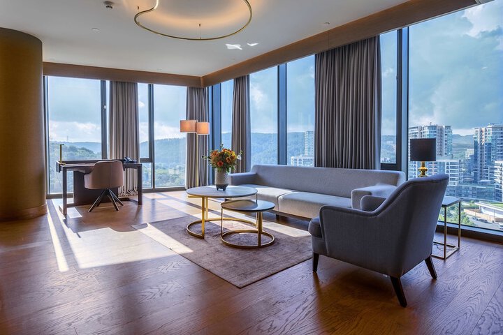Room 32 of 202