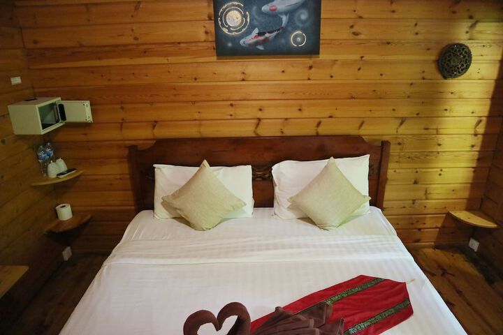 Room 26 of 100