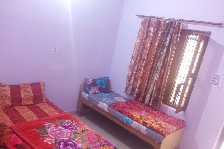 Room 9 of 15
