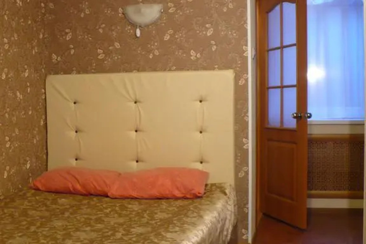 Room 2 of 6