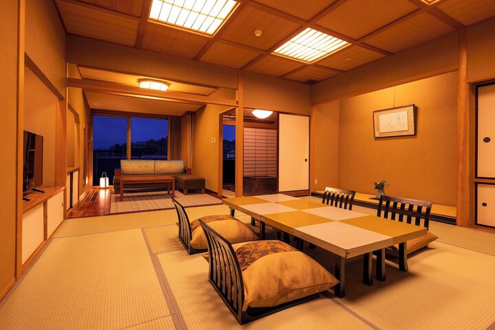 Room 10 of 30