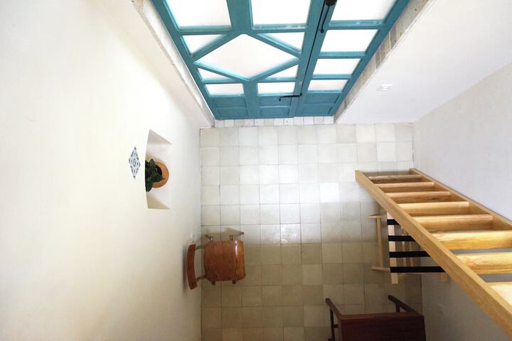 Room 12 of 48