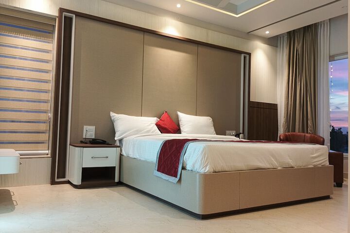 Room 17 of 34